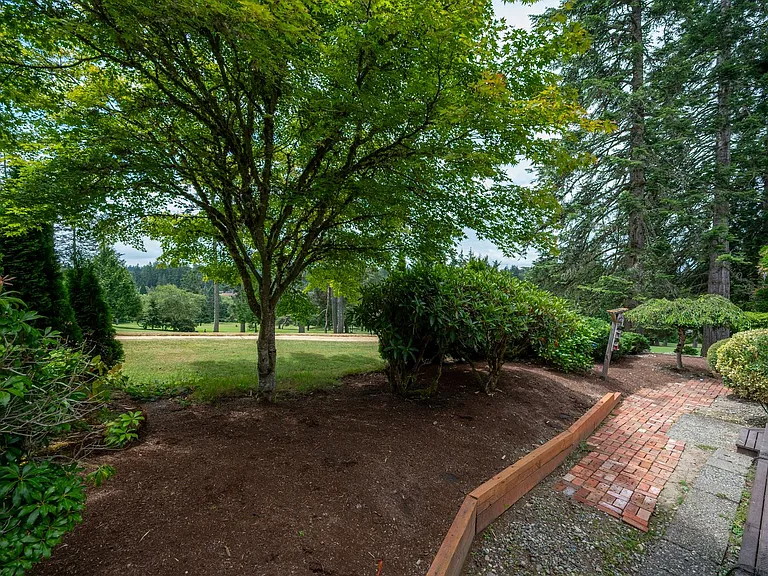 18307 NE 19th Pl — Photo 36