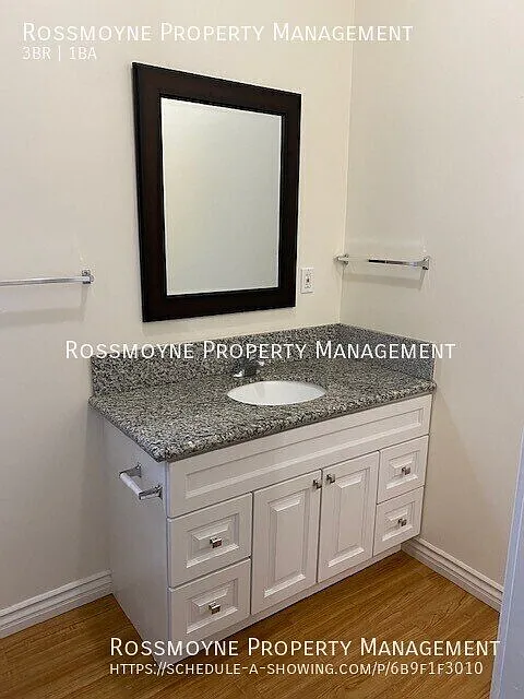 $2800.00/Large 3 Bedroom 1 Bathroom Front House (Owner pays water) — Photo 3