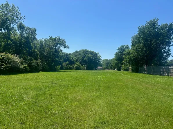 415 E Burks St, Pilot Pt, TX 76258