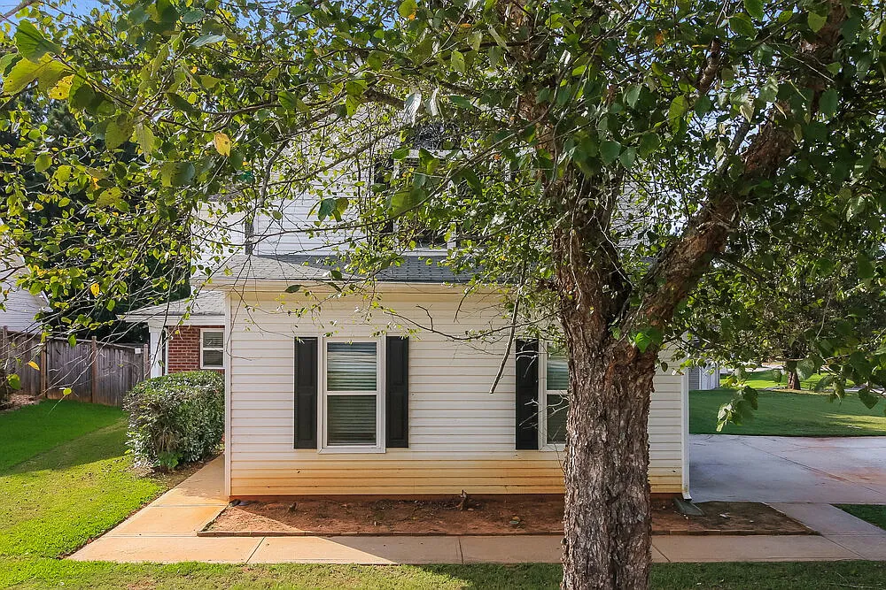 4 bed, 2.5 bath, 1999 sqft, $1,845 — Photo 1