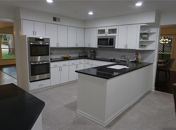 5th image of 2804 N Surrey Dr
