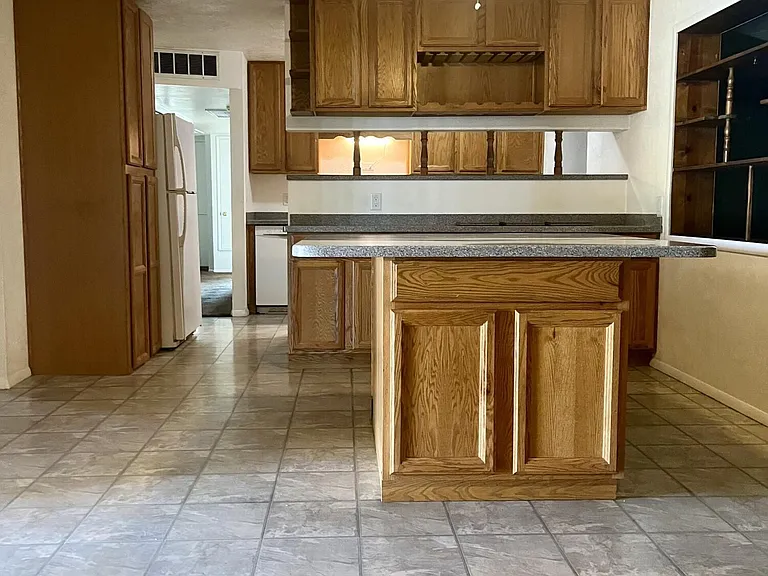 2315 W Butler Dr — Photo 3