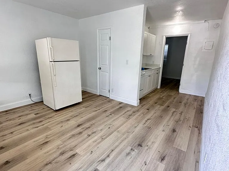 539 NW 1st Ave #1-8 — Photo 1