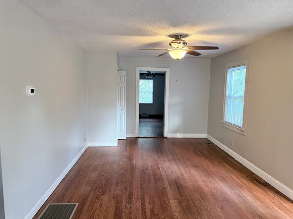 703 Essex Rd, Winston Salem, NC 27105