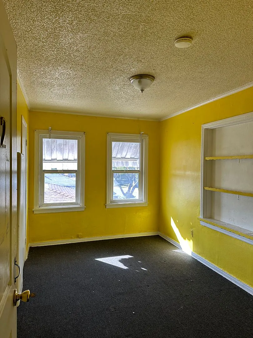 1304 Amalia, Efficiency style units — Photo 2