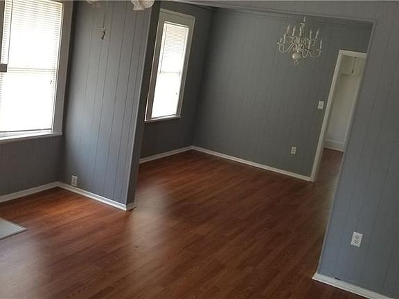4th image of 1030 Oak Ave E