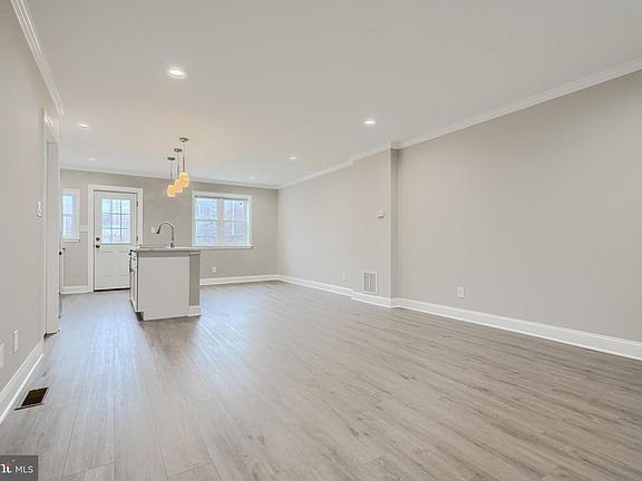 5th image of 621 Ponca St