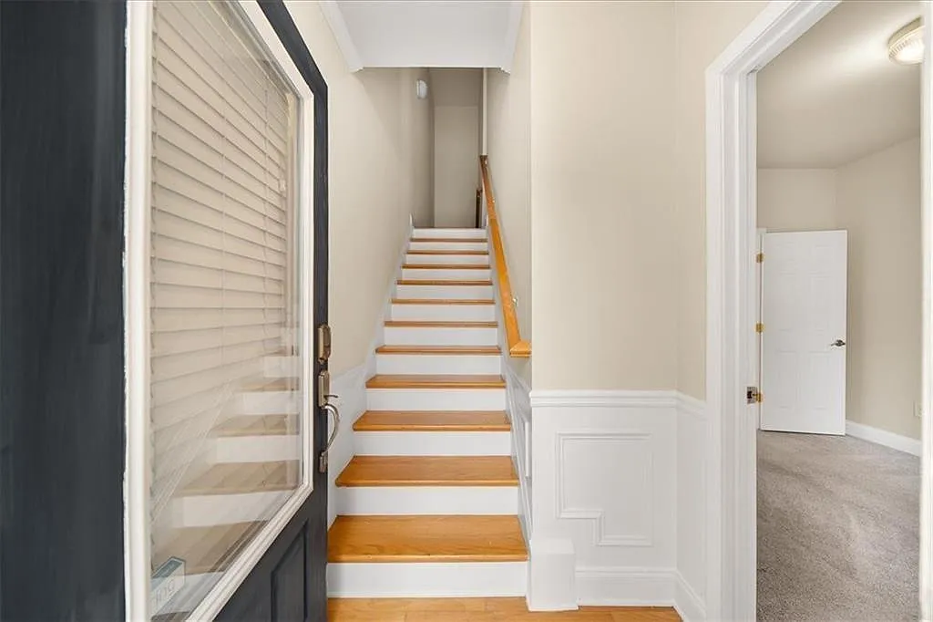 3 bed, 3.5 bath, 1270 sqft, $2,695 — Photo 4