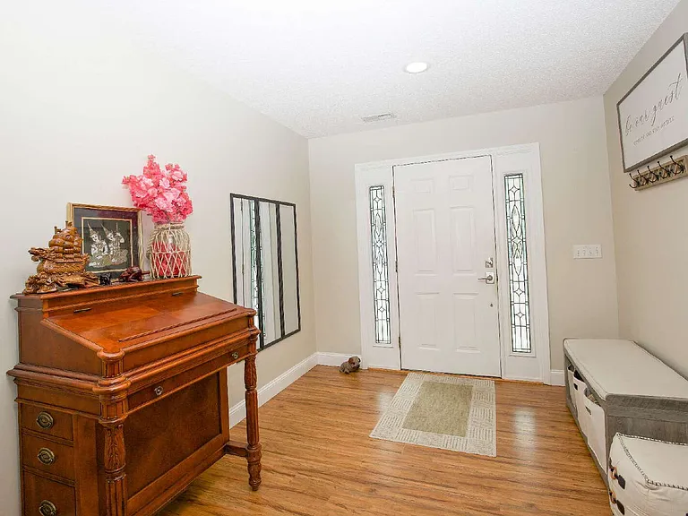 225 Adams Cir — Photo 3