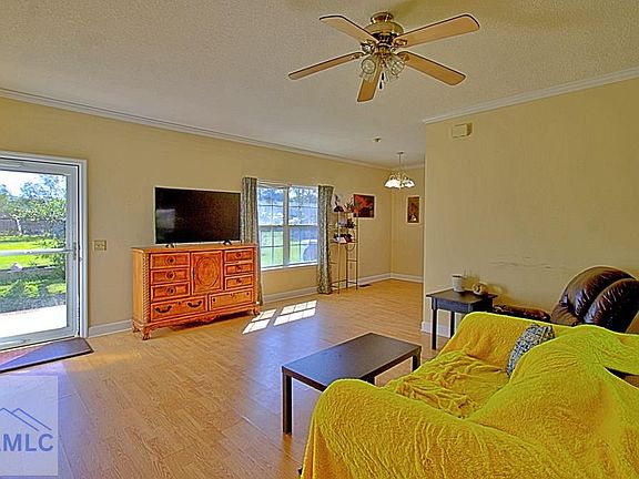 5th image of 605 Morris St
