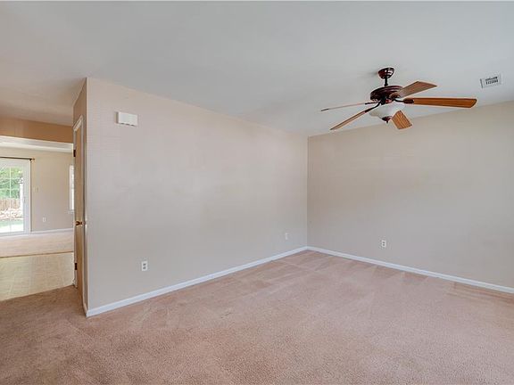 5th image of 109 Heather Way APT A