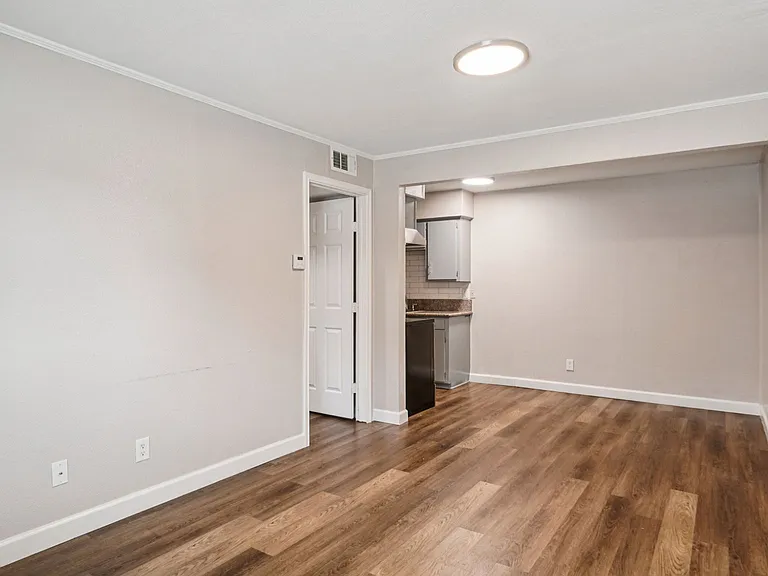 Loft on Louise — Photo 36