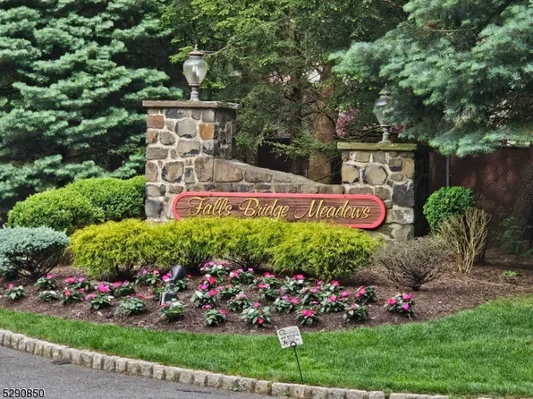 28 Falls Bridge Dr #28, Totowa Boro, NJ 07512