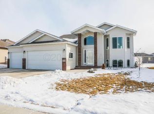 6828 24th St S, Fargo, ND 58104