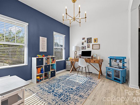 5th image of 491 Switch St #130