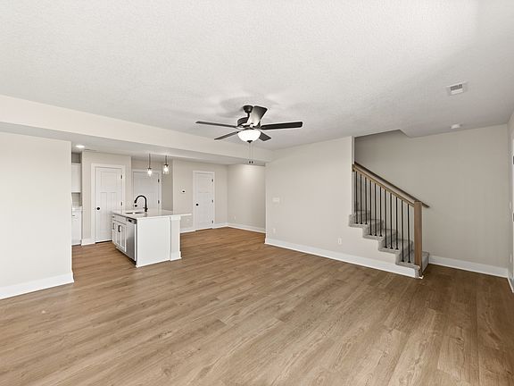 5th image of 593 Hart Ln