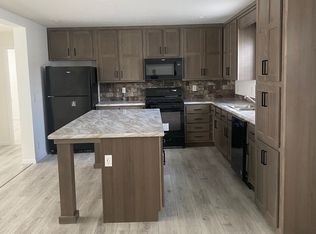 8321 W Decoy Dr, Fenton, MI 48430