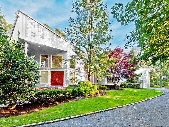 3rd image of 14 Valerie Dr