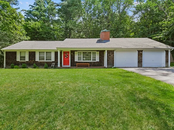12 Hawthorne Rd, Sturbridge, MA 01566