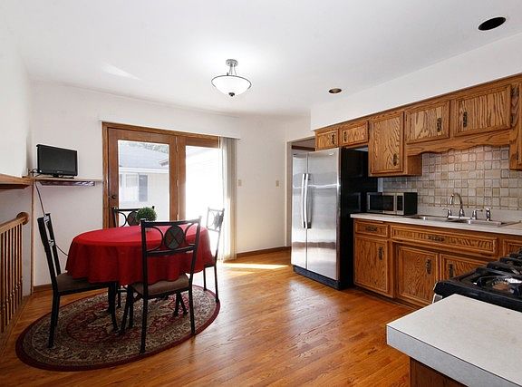 3rd image of 10125 S Mayfield Ave