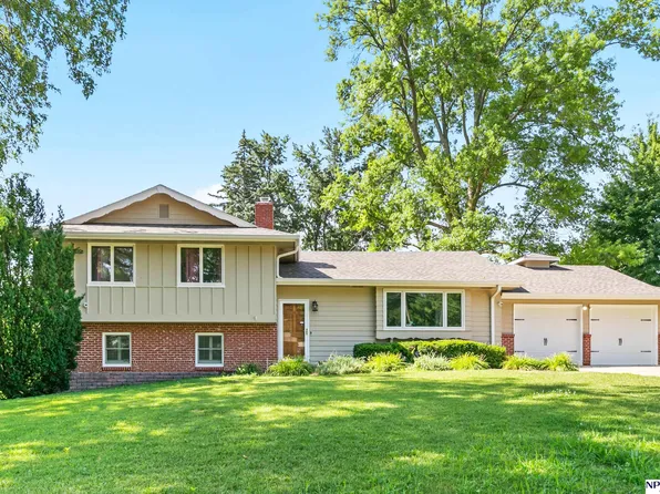 9911 Pasadena Ave, Omaha, NE 68124