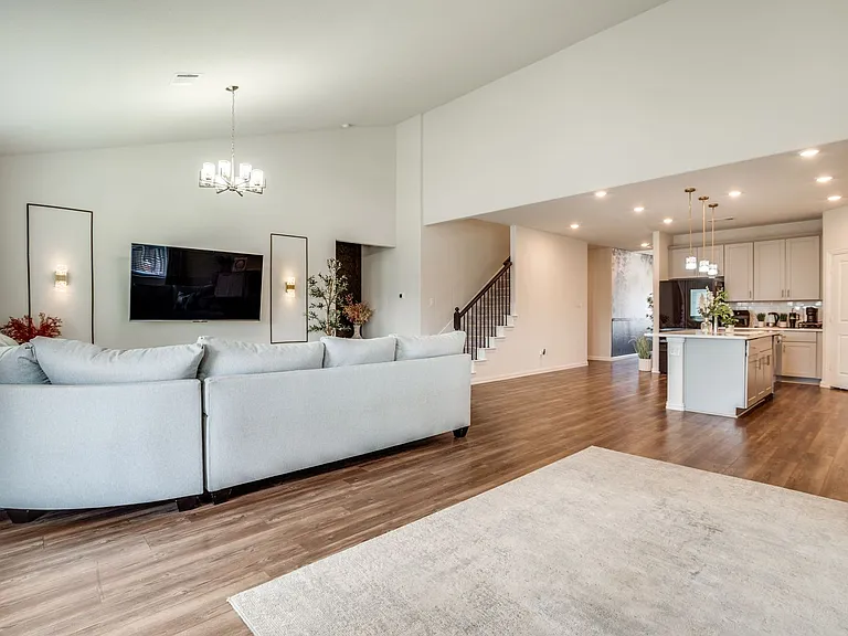 2401 Linto St — Photo 8