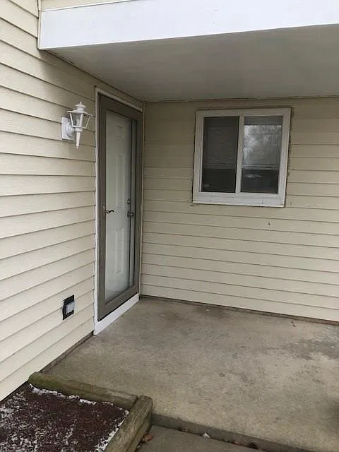 3 bed, 1.5 bath, 1439 sqft, $2,400 — Photo 2