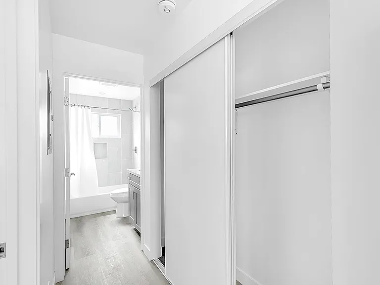 2747 S Mansfield Ave — Photo 12