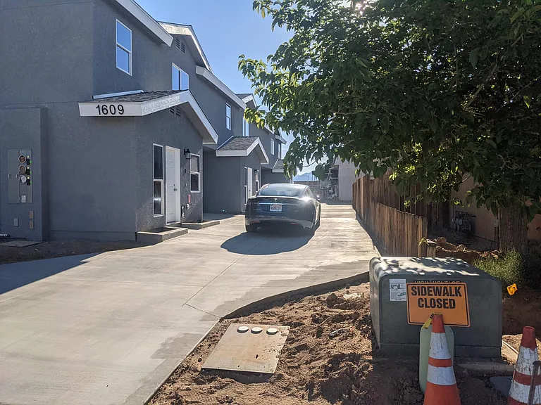 1609 N Erwin St #A-B — Photo 2