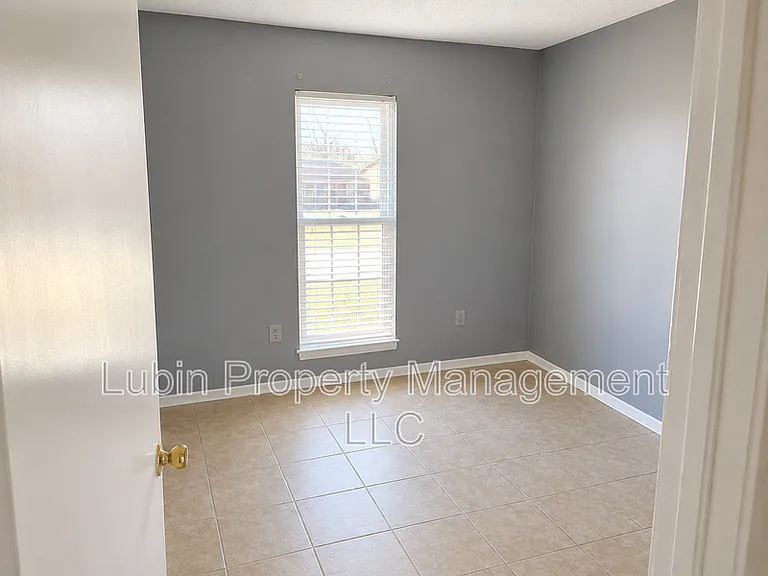 590 Blackhawk Rd — Photo 6