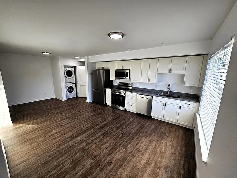 516 Wells Ave S #B — Photo 1