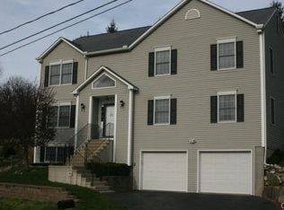 28 Tarrywile Lake Rd, Danbury, CT 06810