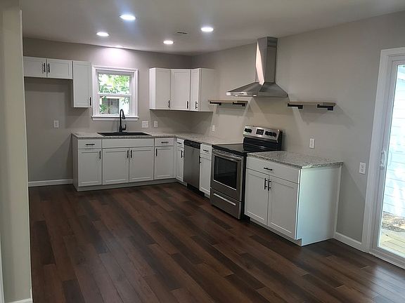 4th image of 110 W Claremore St