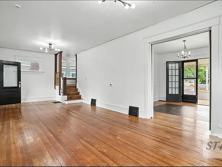 1933 4th Ave SE — Photo 12