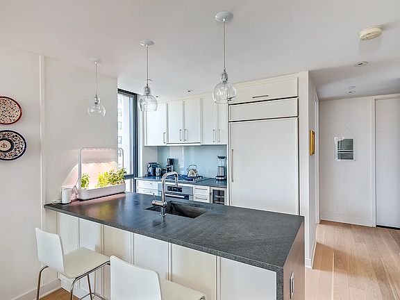 5th image of 160 E 22nd St #15C