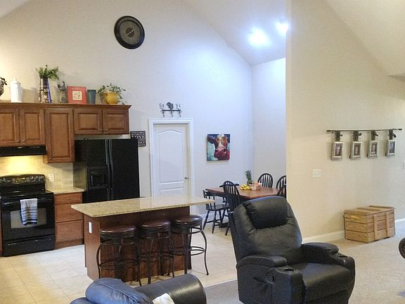 View to Kitchen/Brkfst Nook