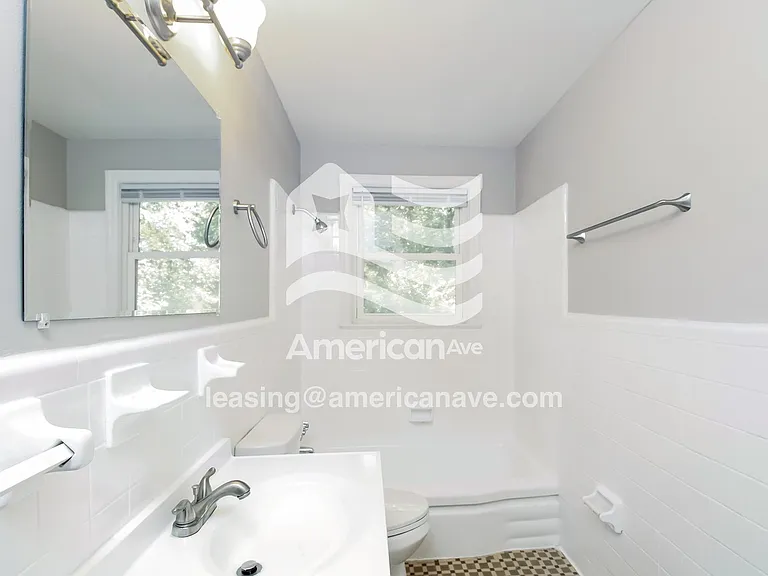 1744_013_main_bathroom_12802022.jpg