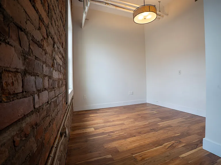 85 King St E — Photo 25