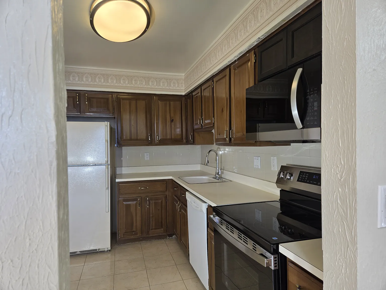 1 bed, 825 sqft, $1,150 — Photo 4