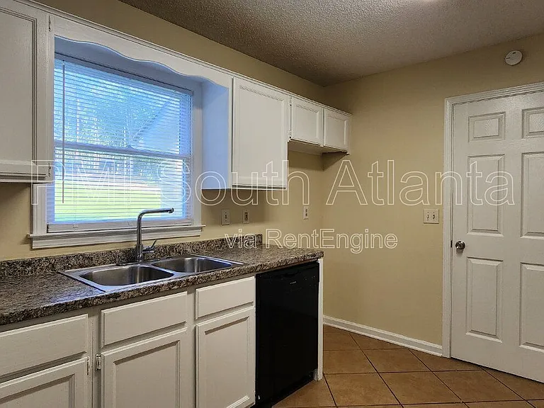 2735 Stanton Woods Dr SE — Photo 8