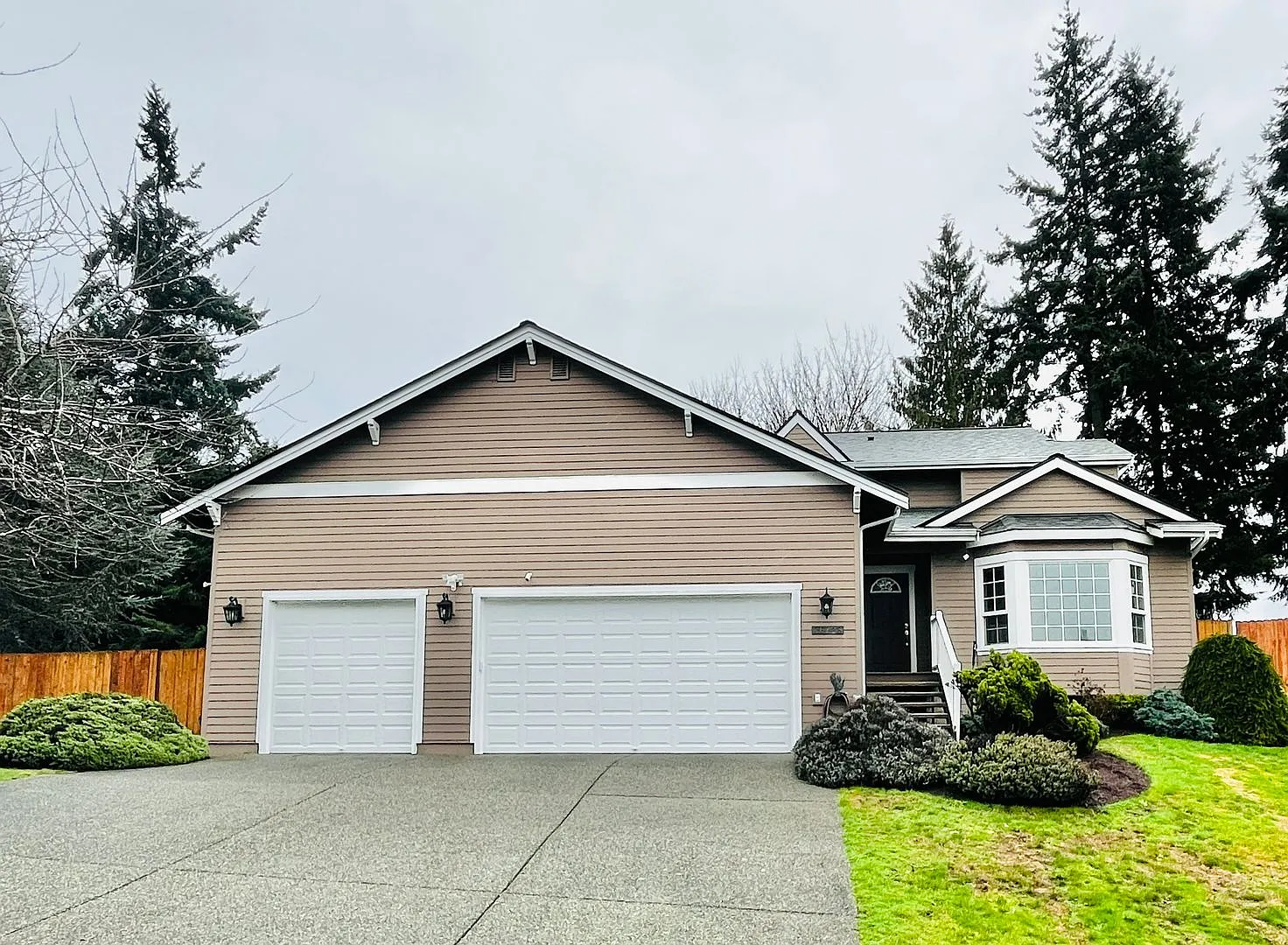 26228 Montera Loop NE photo 1