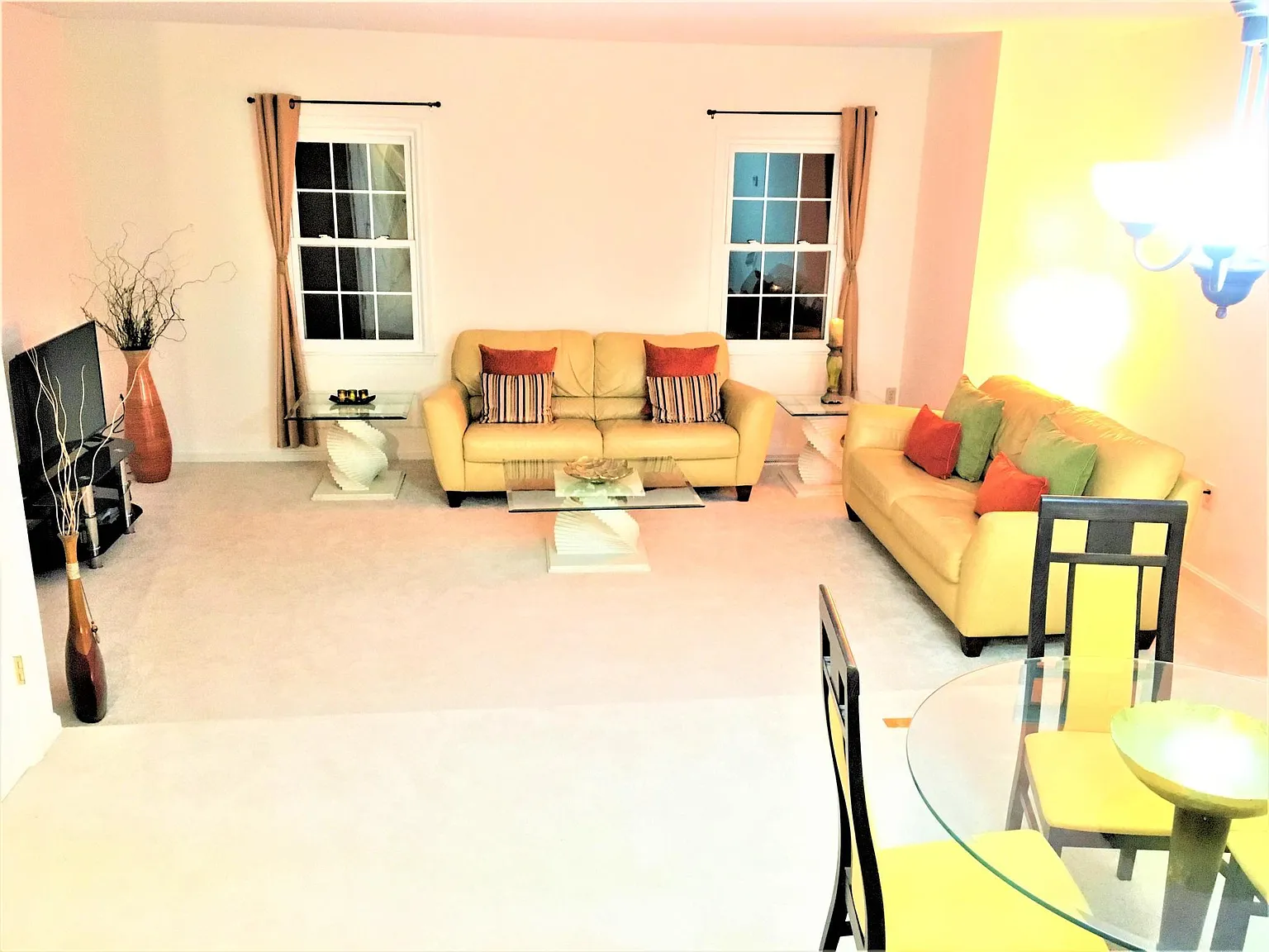 3 bed, 1137 sqft, $2,100 — Photo 3