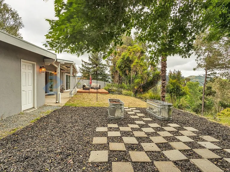 717 Pebble Dr — Photo 30