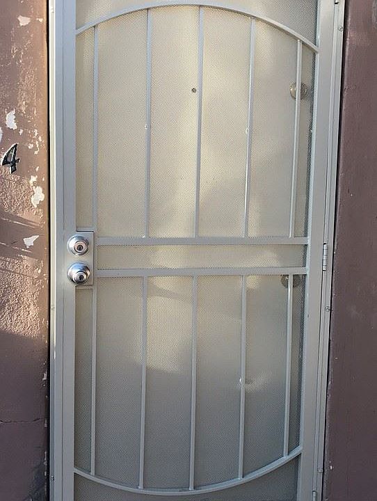 2nd image of 304 W Hadley Ave