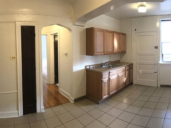 3rd image of 1531 W 83rd St #3