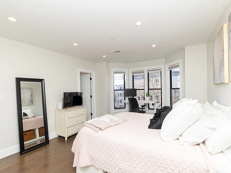 498 Sumner St #3 — Photo 18