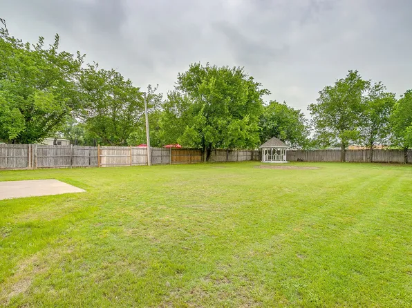 8613 Silver Creek Rd, White Settlement, TX 76108