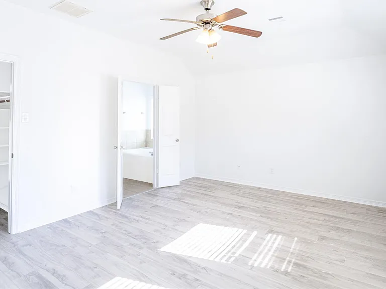 9918 Hideaway Bend Ln — Photo 23