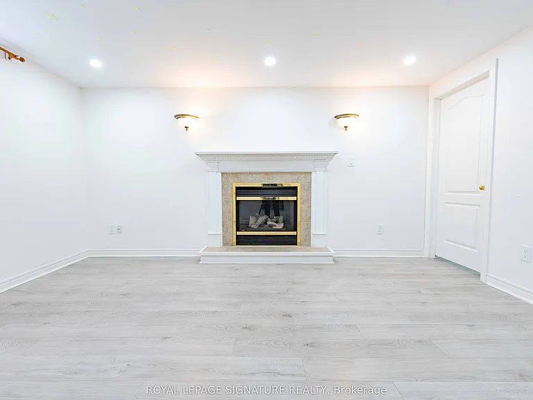 4742 Creditview Rd — Photo 11