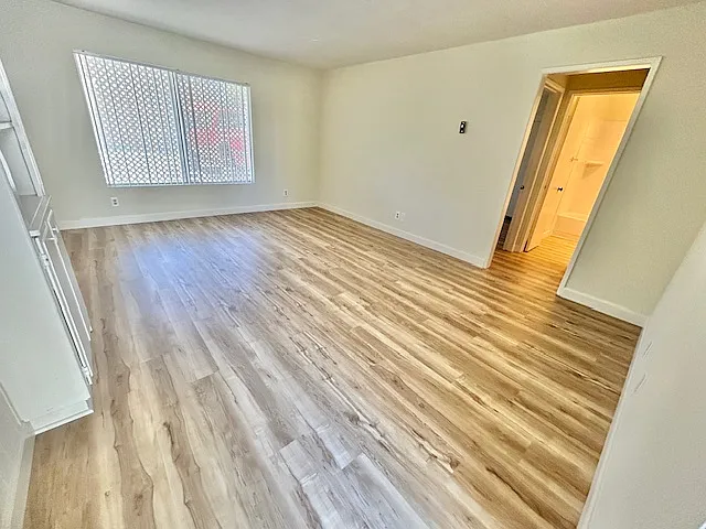 4430 North Ave #5 — Photo 4